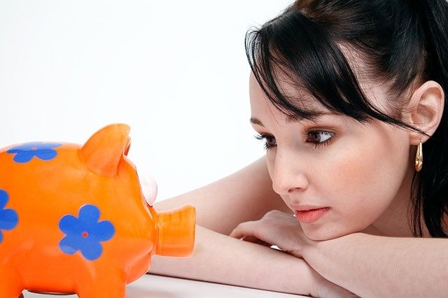 Wat is slimmer: sparen of lening aflossen?